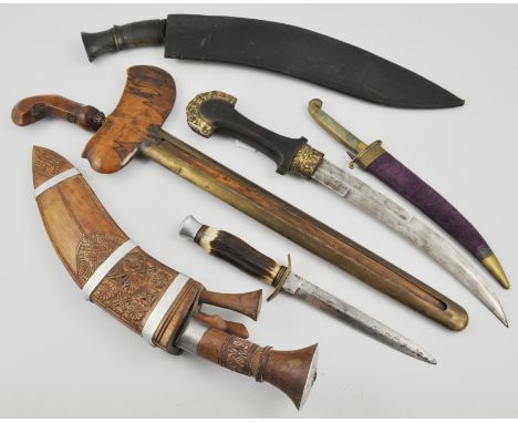 Small hunting knife and other knives, (6).