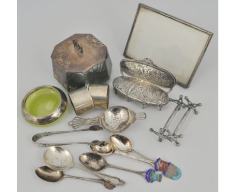 Dutch silver miniature sofa, import marks for London 1902, pair of silver napkin rings, pair of silver knife rests, other sil