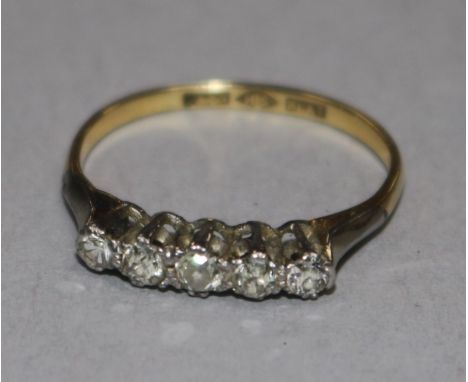 An 18ct gold and graduated five stone diamond ring, size M.