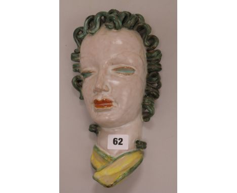 An unmarked Goldscheider face mask