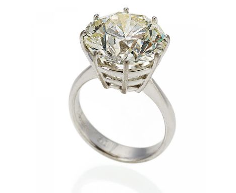 SOLITAIRE-RING. Germany, ca. 1980. 750/- white gold, total weight: 8.0g. EU-RM: 54. 1 brilliant ca. 11.09ct N-O/ SI1. Propoti