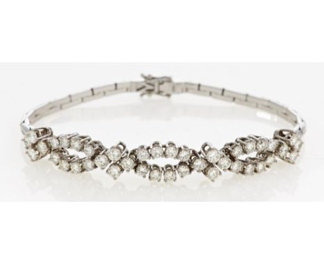 DIAMOND-BRACELET. Italy, ca. 1980/90. 750/- white gold, total weight: 19.0g. L.ca. 18.1cm. 40 diamonds in total ca. 3.43ct K-