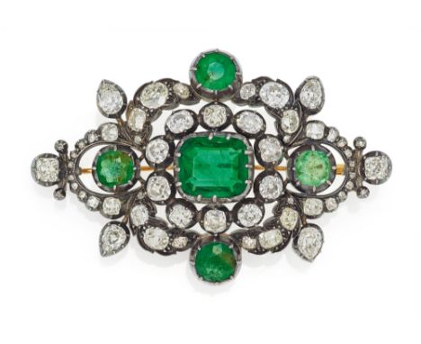 EMERALD-DIAMOND-BROOCH. Germany, 19th century. Silver, 585/- rose gold plated, total weight: 29.5g. L x W=ca. 7.0 x 4.5cm. 24