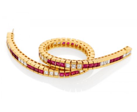 WEMPERuby-Diamond-Bracelet. Germany, ca. 1970/80. 750/- yellow gold, total weight: 31.0g. L.ca. 18.2cm. 30 diamond carrés in 
