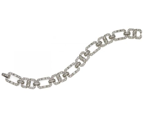 DIAMOND-BRACELET. Central Europe, ca. 1930. Platinum, total weight: 35.0g. L.ca. 19.0cm. 210 diamonds in brilliant- and bague