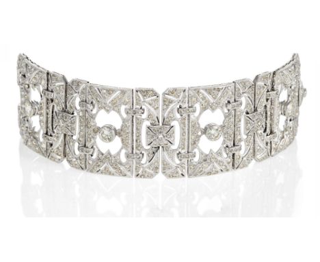 DIAMOND-BRACELET. Germany, ca. 1930. Platinum, total weight: 84.0g. L x W=ca. 16.0cm. 4 diamonds in old- and brilliant-cut in