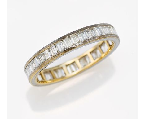 DIAMOND-RING. Germany, from 1980. 585/- white gold, total weight: 4.0g. EU-RM: 66. 42 diamond-baguttes in total ca. 2.1ct.Exp