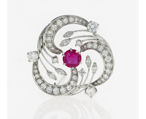 RUBY-DIAMOND-BROOCH. Germany, ca. 1960/70. 750/- white gold, total weight: 9.0g. D.ca. 3.2cm. 48 diamonds in 8/8-, brilliant-
