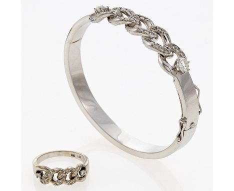 DIAMOND-SET: BANGLE AND RING. Germany, ca. 1980/90. 585/- white gold, total weight: 37.0g. EU-RM: 54.5. Bangle inside diamete