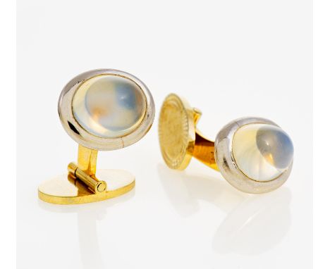 WEYERSBERGMoonstone-Cufflinks. Germany, ca. 1960/70. Platinum, 750/- yellow gold, rhodinised, total weight: 15.5g. Post depth