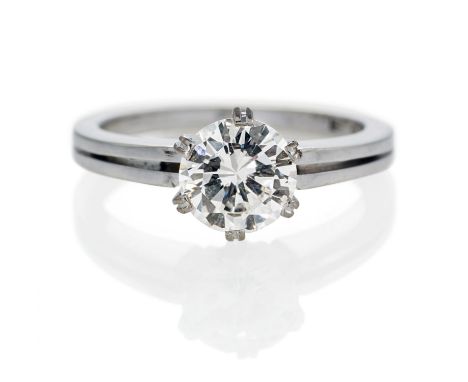 SOLITAIRE RING. Germany, ca. 1980/90. 750/- white gold, total weight: 3.5g. EU-RM: 49. 1 brilliant ca. 1.0ct K/ VS.Calette bu