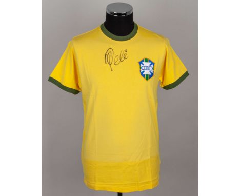 Pele replica yellow Brazil autographed short-sleeved shirt, Re-Take, 16, with crew-neck collar and embroidered cloth badge, w