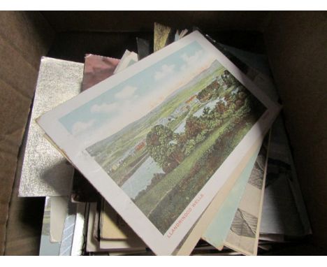 Mixed assortment, modern & vintage postcards, in small box (approx 450 cards)