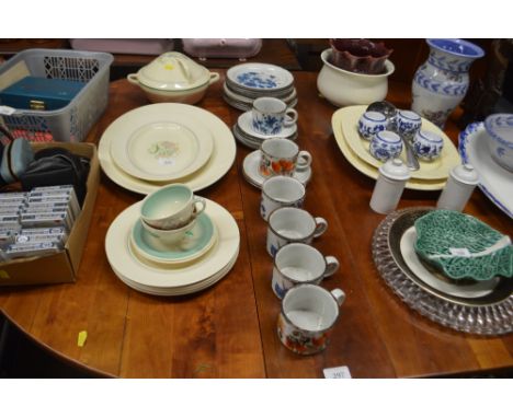 A quantity of Susie Cooper tea and dinnerware; and Midwinter teaware