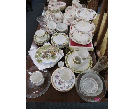 A Royal Albert 'Lavender Rose' pattern tea service, six-setting, six matching dinner plates and table mats, two other part te