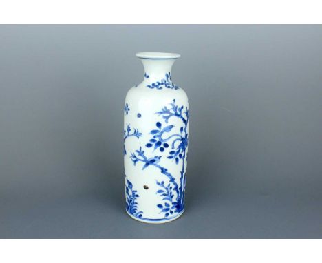 A small Chinese blue and white sleeve vase, Qing Dynasty, Kangxi period (1662–1722)The cylindrical body is finely painted in 