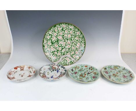A large dish and four regular-sized plates, 19th to 20th century, comprising a large 20th century ‘prunus’ dish over a green 