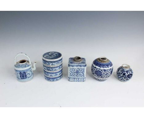Five Chinese blue and white porcelain vessels, Qing Dynasty, late 19th century, comprising a teapot with an overhead handle, 
