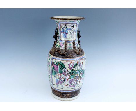 A large Chinese famille rose ‘figural’ vase, Qing dynasty, Tongzhi period (1862-1874), brightly painted with a battle scene o
