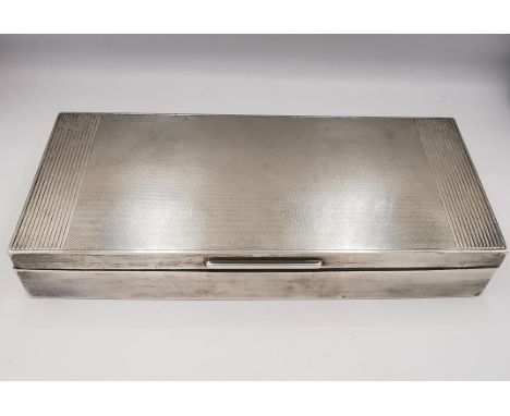 An Art Deco silver cedar lined cigarette box with three partitions. The lid with engine turned direction and linear design to