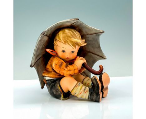 A figure of a young boy in a yellow jacket and black shorts while holding a gray umbrella over his head. Goebel Hummel backst