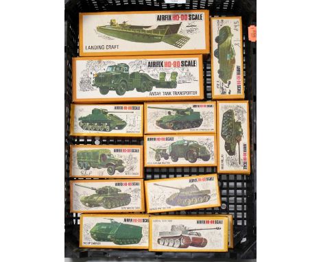 13 various boxed Airfix H0/00 scale plastic boxed military vehicles and accessories to include Antar Tank Transporter, Field 