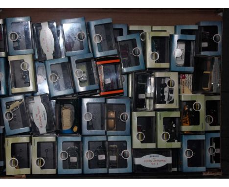 Approx 70 various N and 00 scale Oxford diecast miniature vehicles and accessories, all examples appear to be loose, and in t