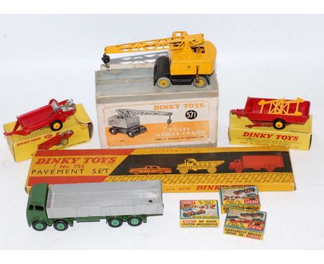 A Dinky Toys boxed and loose diecast construction vehicle and accessories mixed lot to include a No. 754 pavement set, a Dink