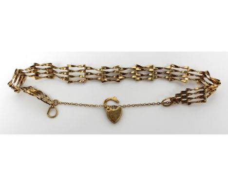 A 9ct gold four bar gate bracelet, approx 3.7g.