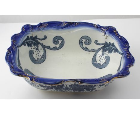 A Doulton Burslem 'Boleyn' pattern transfer-decorated wash basin/bowl with gilt detail, with stamped date of December 1900 an