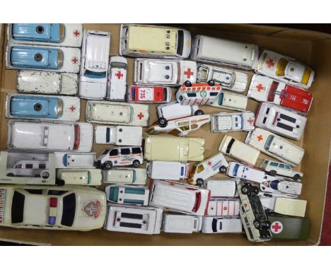 A tray containing quantity of various loose &amp; playworn diecast to include. Matchbox Speedkings Doctor's emergency car, Co