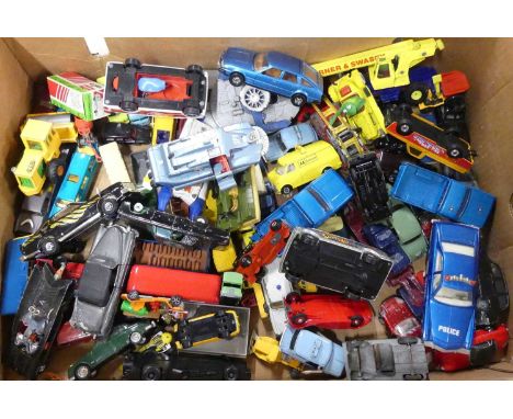 A tray containing a quantity of loose &amp; playworn diecast to include Corgi Rover 3500, Matchbox 1939 Triumph Dolomite etc