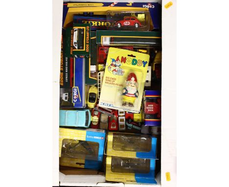 A tray  containing mostly boxed modern issue diecast to include Corgi Eddie Stobart Ford transit van, ERTL, Noddy wind-up wal
