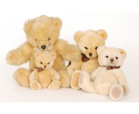 Four modern Steiff teddy bears each with a label (4)