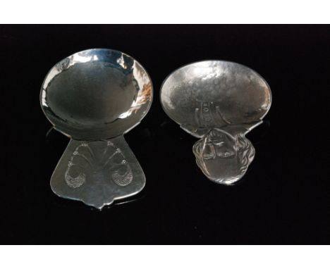 An Arts and Crafts hallmarked silver caddy spoon, the planished circular bowl with leaf engraved broad trefid shaped terminal
