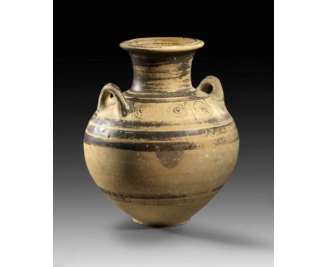 Kypro-mykenische Amphora. Spätbronzezeit III, 12. Jh. v. Chr. H 27,3cm, ø 23,3cm. Sog. "Verwilderter Stil". Zwischen Liniende