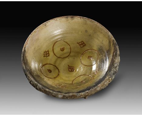 Schale der Incised sgraffito red ware. Mittelbyzantinisch, spätes 12. -  frühes 13. Jh. n. Chr. H 9,9cm, ø 27,3cm. Beige Engo