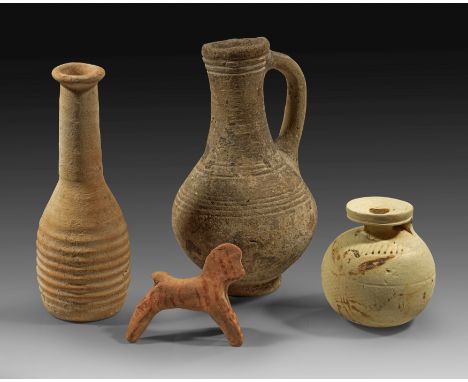 Sammlung antiker Terrakottaobjekte. Pferdestatuette aus Böotien. 1. Hälfte 6. Jh. v. Chr. L 8,2cm. Ein Hinterbein und der Sch