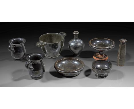 Griechische Gefäße der Glanztonware. Magna Graecia und Athen, 5. - 3. Jh. v. Chr. Aus apulischen Werkstätten des 4. Jhs. v. C