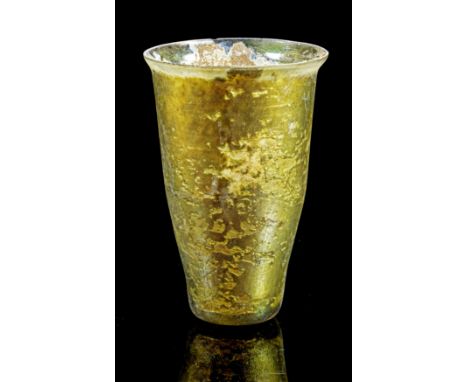 Schöner römischer Glasbecher. 2. - 3. Jh. n. Chr. H 11,6cm.   Herrliche goldene Iris! Intakt. Provenienz: Ex Sammlung P. R., 