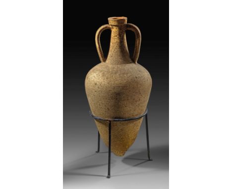 Römische Transportamphora Forlimpopoli. Adria, ca. 2. Jh. n. Chr. H 49,5cm und mit Ständer 54,5cm. Hellbrauner, leicht gelbli