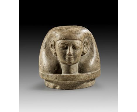 Fein gearbeiteter Kanopendeckel. Neues Reich, 18. Dynastie, Zeit Amenophis III., 1379 - 1340 v. Chr. H 12cm. Kalkstein. Kanop