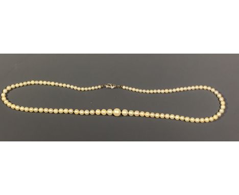 A graduated cultured pearl necklace with 10 ct gold clasp