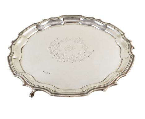 Edwardian circular silver tray , plain polished with Chippendale border on 3 paw feet, inscription "WDE January 1913" to cent