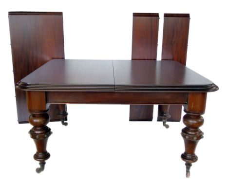 Victorian wind-out dining table, top section with ogee mould, three loose leaves all standing on four turned legs with origin