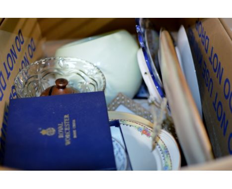 BOX CONTAINING LARGE WALL HANGING, GLASS VASES, DISPLAY PLATES, BLUE AND WHITE PLATE, ROYAL WORCESTER PLATE, SMALL VASE, PHOT