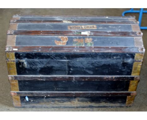 OLD TRAVEL LINER TRUNK     