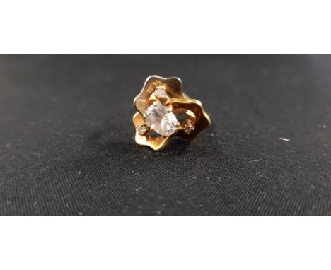 18CT GOLD RING WITH DIAMOND CHIPS AND CZ CENTRE STONE