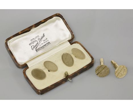Two pairs of 9ct gold cufflinks, including a pair with engine turned decoration, 13.08g