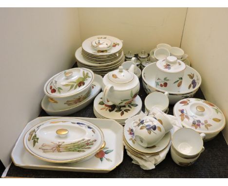 A Royal Worcester Evesham pattern part dinner and tea service